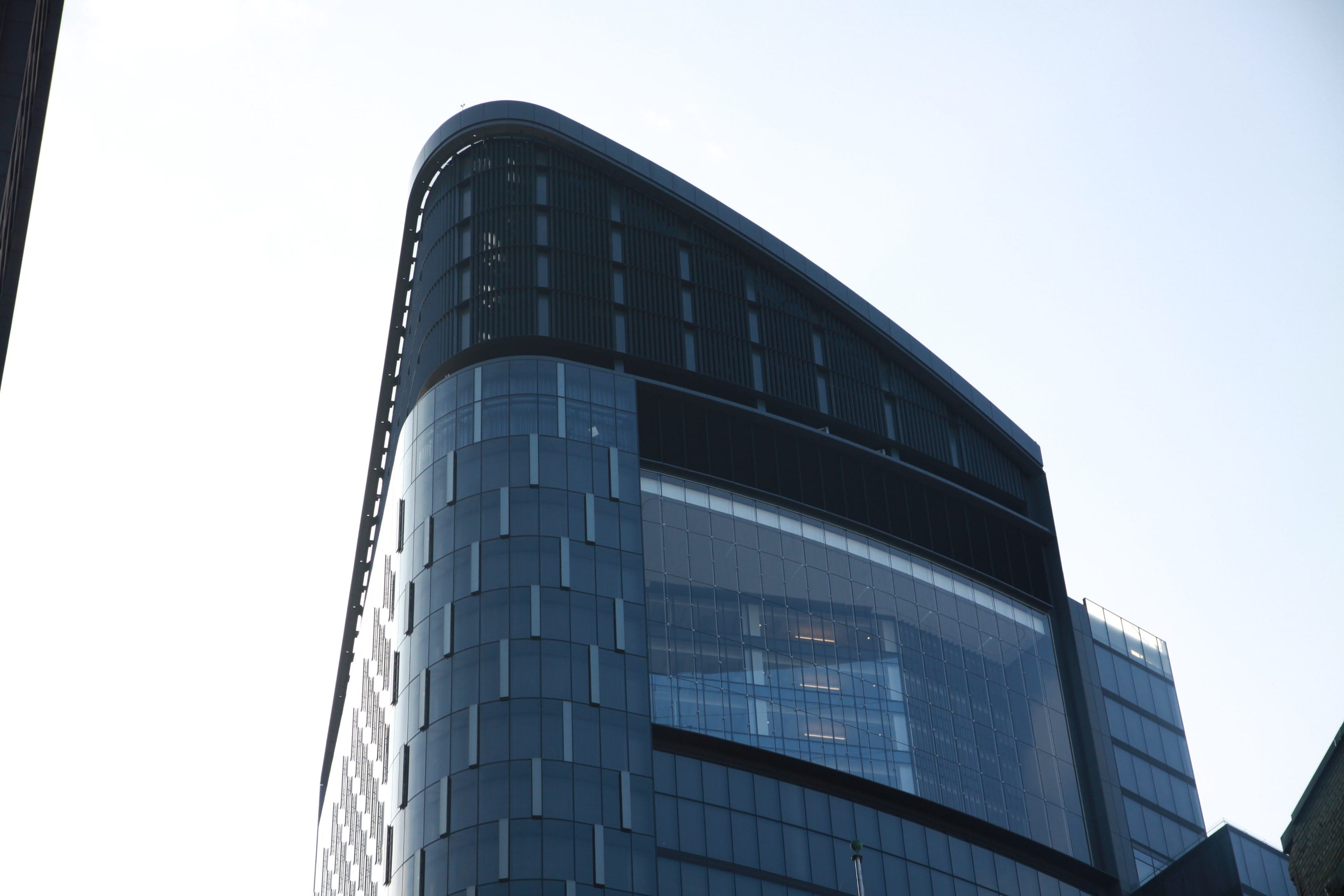 The curved crown and glass façade of the Tower at PNC Plaza