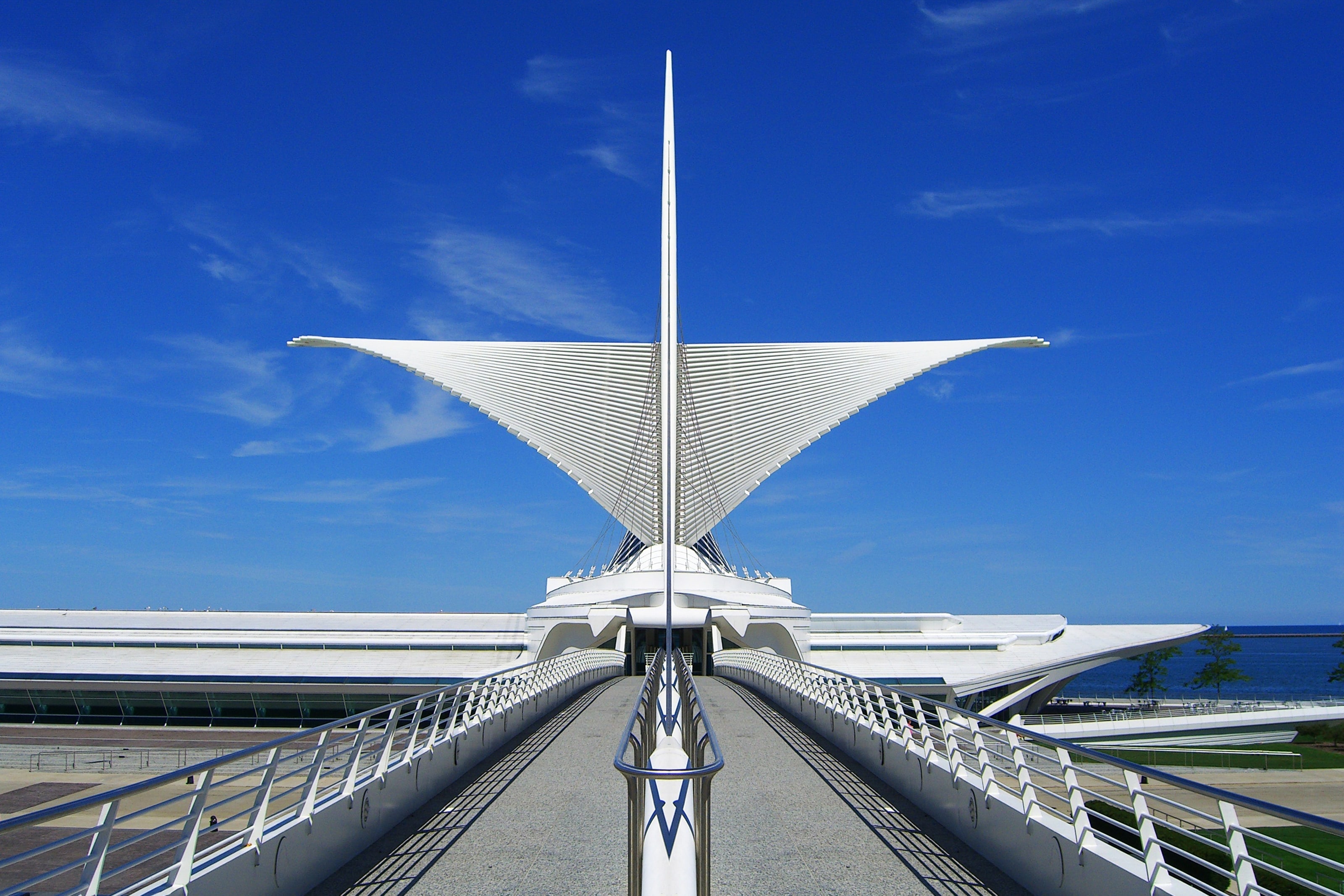 Symmetrical view of the Milwaukee Art Museum's wings from the footbridge
